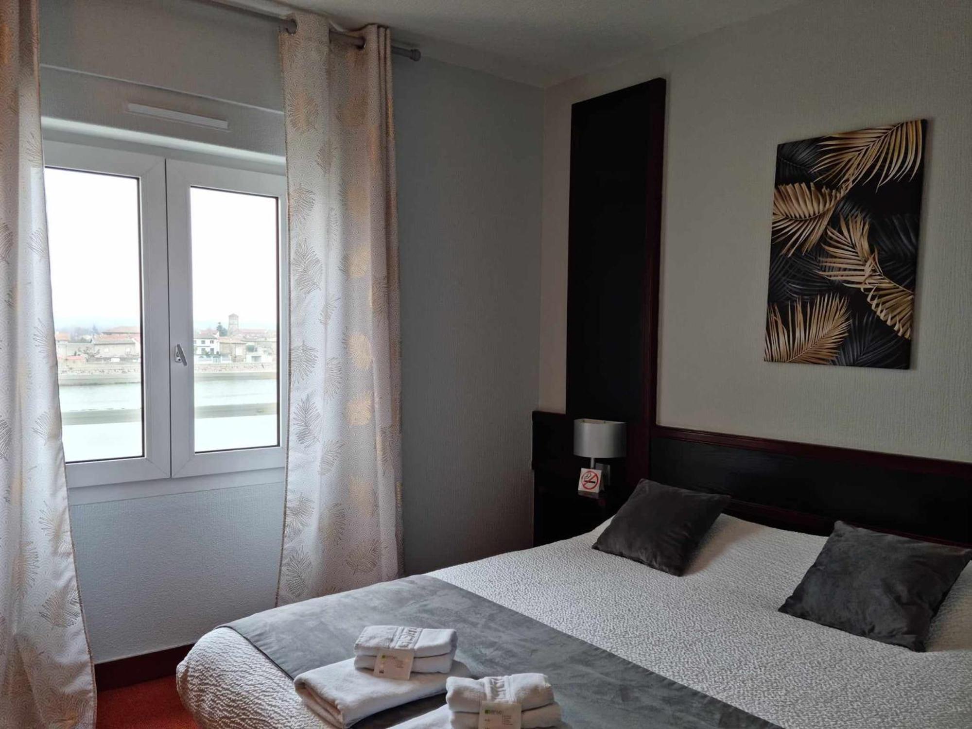 Logis Hotel Schaeffer- Restaurant Le Saint Georges Serrières-en-Chautagne エクステリア 写真