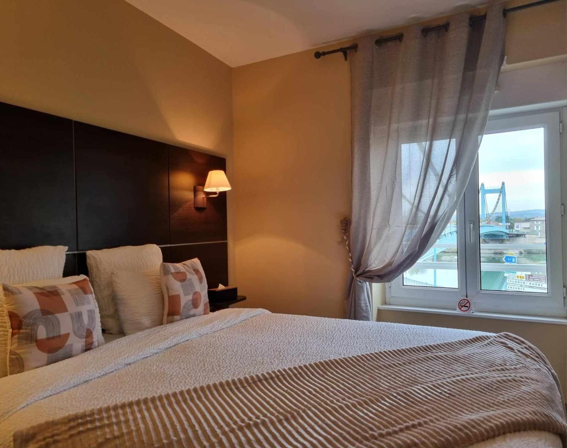 Logis Hotel Schaeffer- Restaurant Le Saint Georges Serrières-en-Chautagne エクステリア 写真