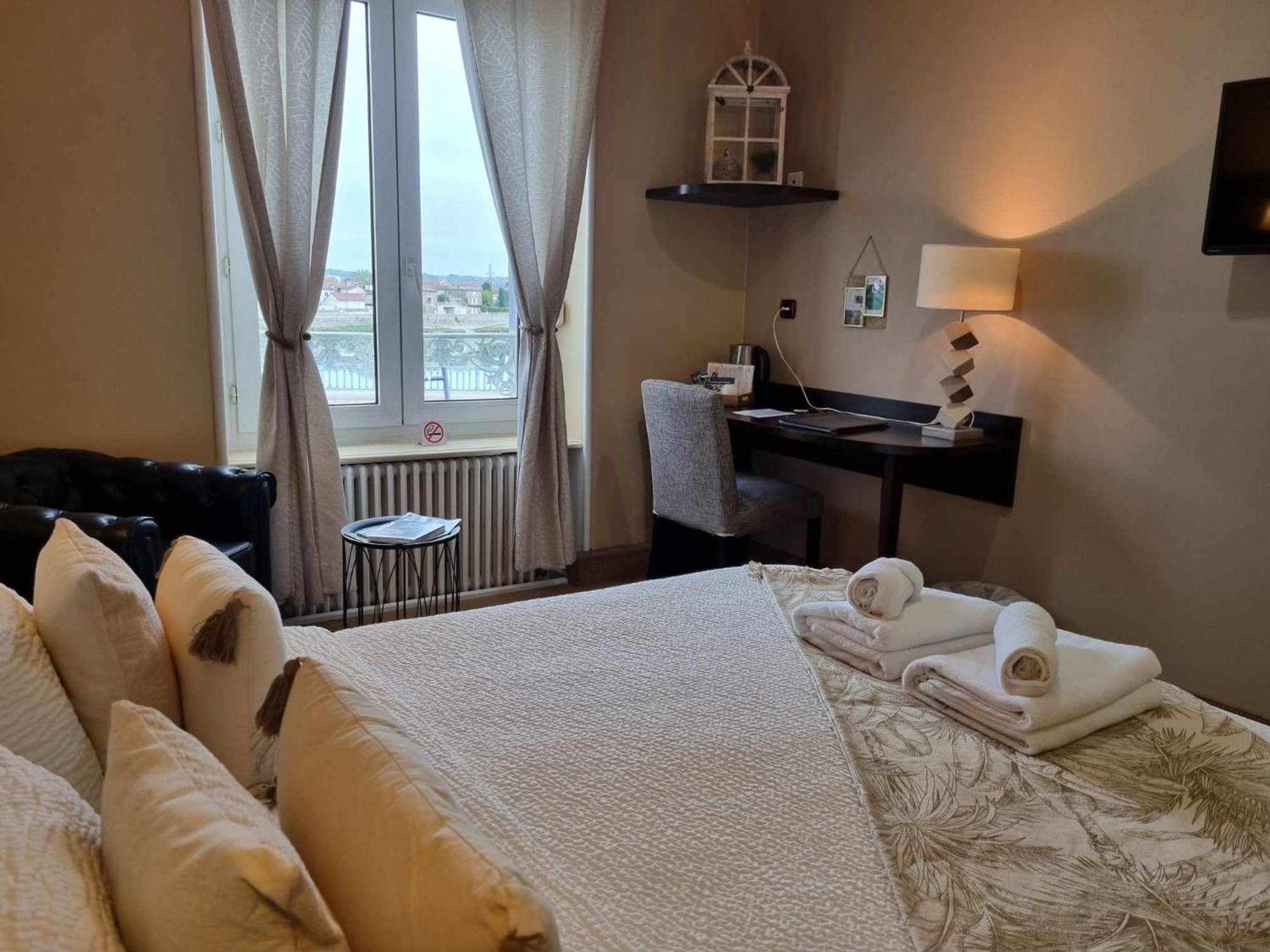 Logis Hotel Schaeffer- Restaurant Le Saint Georges Serrières-en-Chautagne エクステリア 写真