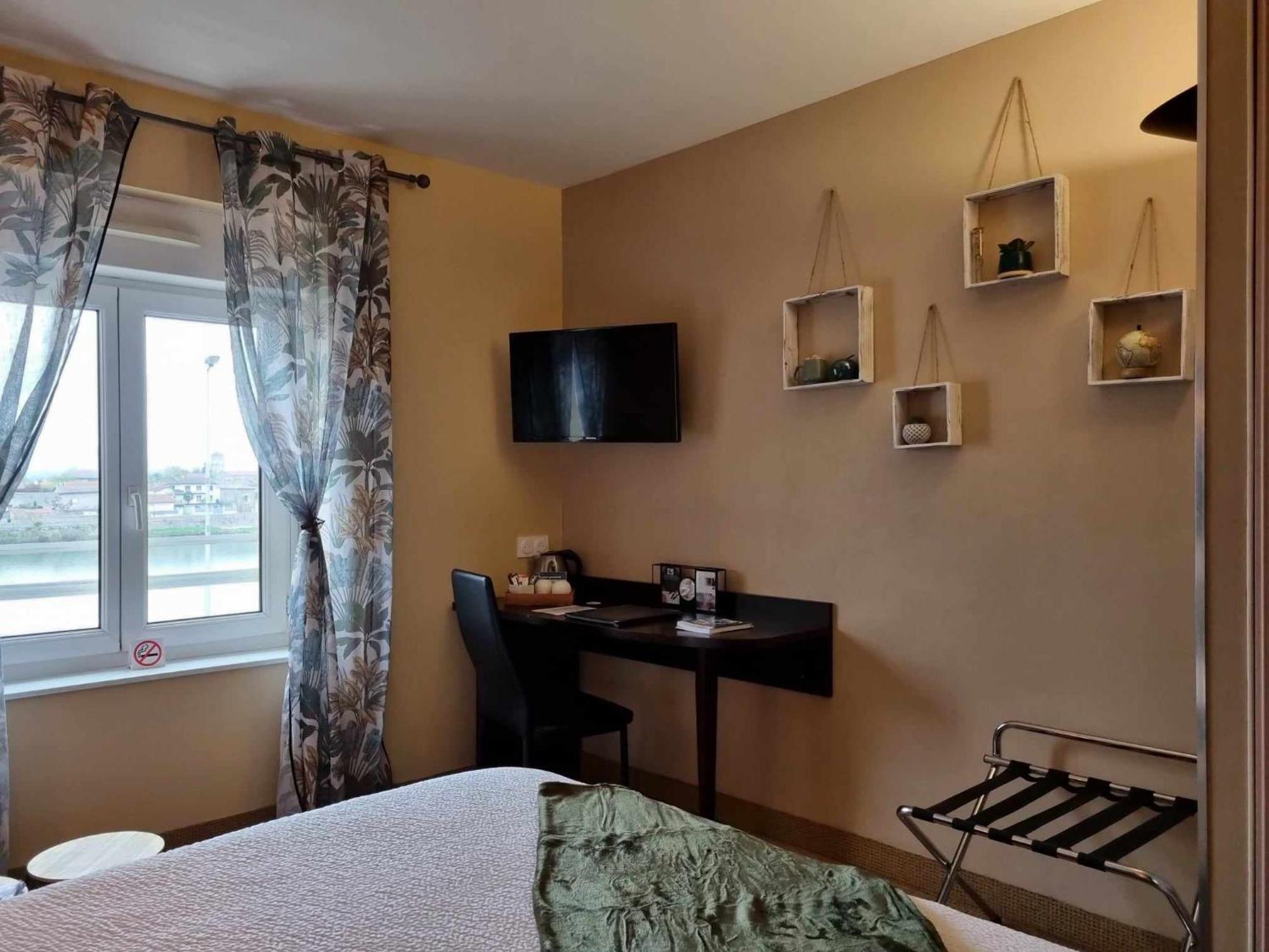 Logis Hotel Schaeffer- Restaurant Le Saint Georges Serrières-en-Chautagne エクステリア 写真